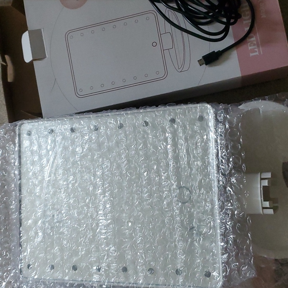 LED Light up Mirror - Picture 2 of 2